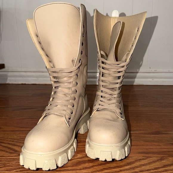 Women's Cream Lace-Up Boots (size 40 EU) - Picture 4 of 6